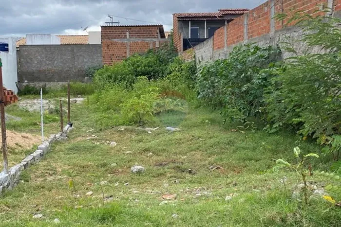Terreno amplo com 238m² no Água Branca Jequié/BA