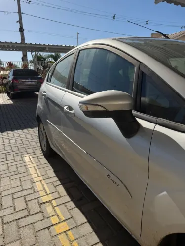 Ford Fiesta 1.6 16V Flex Aut. 5P 2014