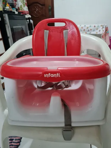 Cadeirinha de alimentação infantil