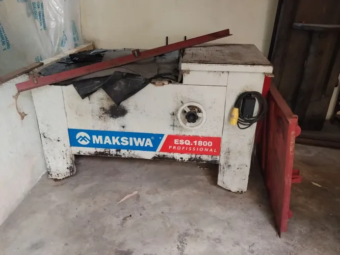 Esquadrejadeira maksiwa 1800 profissional 
