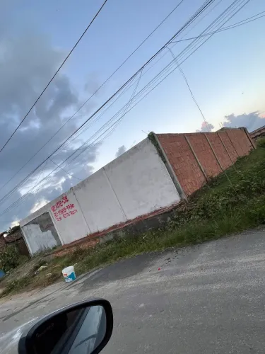 Casa no francês em fase de acabamento