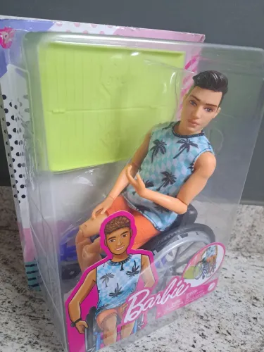 Boneco articulado cadeirante