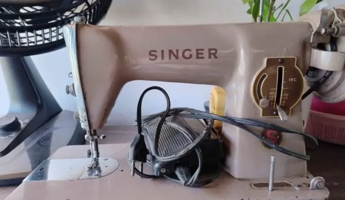 Máquina costura singer