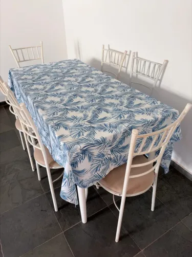 Mesa com 6 cadeiras