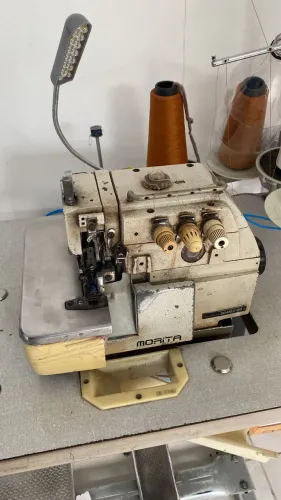 Máquina de costura industrial overloque