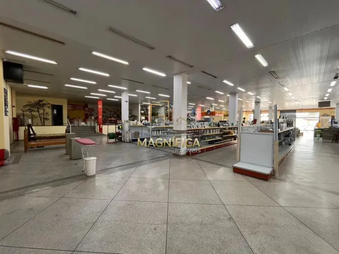 Magnífica Loja - Campo Largo.Que tal montar sua empresa em um magnífico imóvel localizado