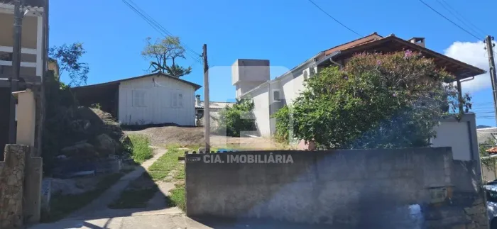 Terreno com 517m² a venda em Canasvieiras