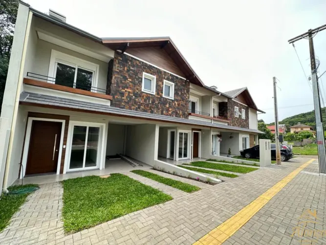 SOBRADOS NA PLANTA: de duas e três suítes, Pousada da Neve. Nova Petrópolis.RS Ref.:1184