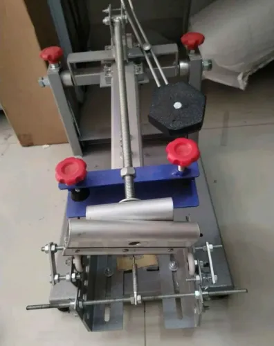 Máquina de serigrafia cilíndrica para canecas copos squeezes