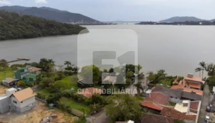 Casa comercial à venda no Canto da Lagoa