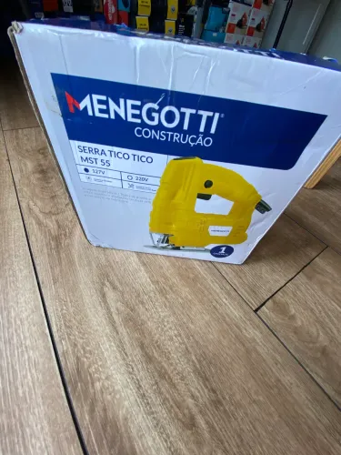 Serra tico tico menegotti 127V, 400W de potência.