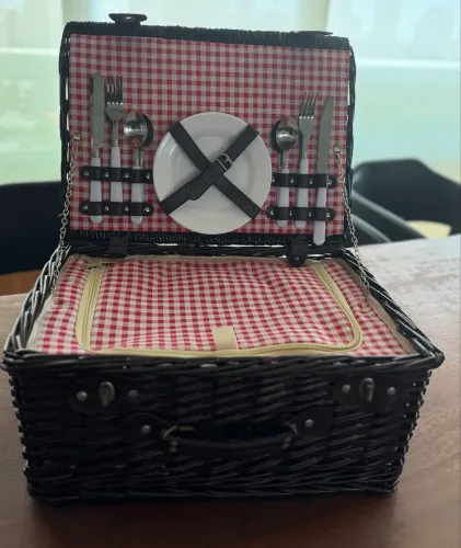 Cesta de Piquenique em Vime Completa com Utensílios