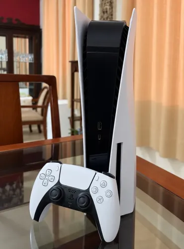 PlayStation 5 PS5 Mídia Física com Leitor de Disco - Sony