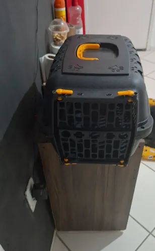 Caixa de transporte P usada umas 3 vezes.