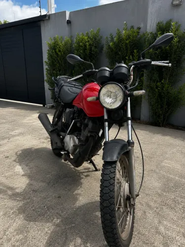 Fan 125 vermelha