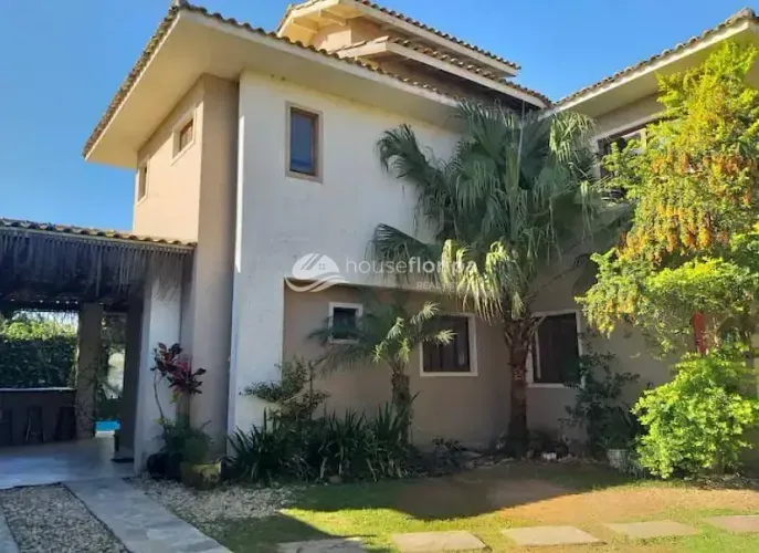 Casa no Campeche à venda com 6 dormitórios, grande terreno, espaço gourmet e piscina, a po