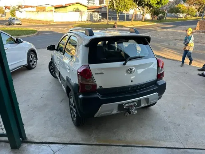 Toyota Etios Cross 1.5 Flex 16V 5P Mec. 2014