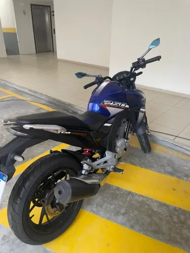 Moto Honda Twister CB250F CBS - Baixa quilometragem