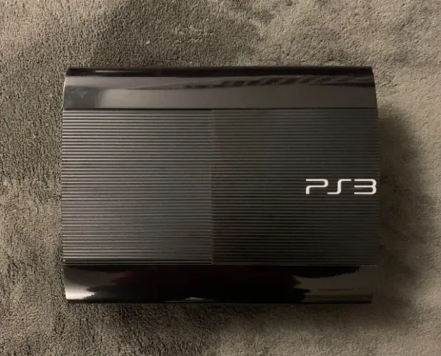 Vendo PS3 superslim Desbloqueado Hen com hd 1 tera, 1 controle mais de 72 mil jogos gratis