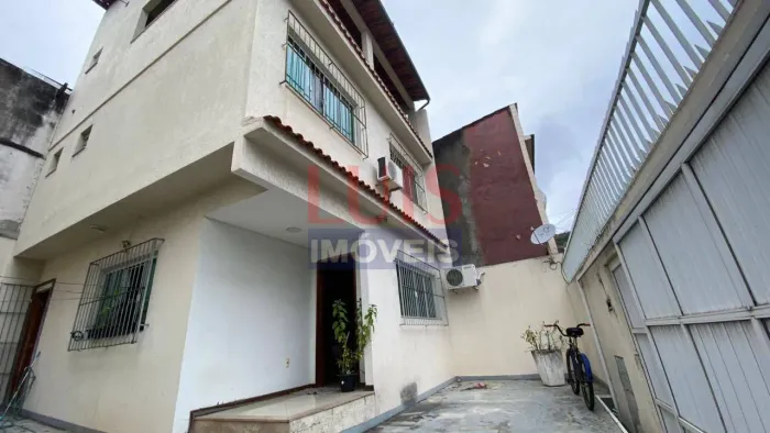 Casa com 2 dormitórios à venda, 111 m² por R$ 750.000 - São Lourenço - Niterói/RJ- CA9741.