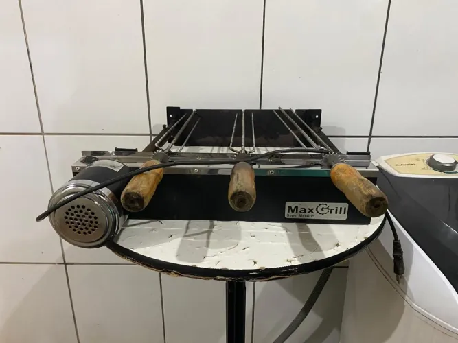Grill Elétrico Com Espetos Giratórios 110v - Max Grill