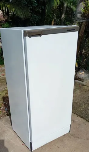 GELADEIRA BOA, BONITA E BARATO CM GARANTIA DE 6 MESES