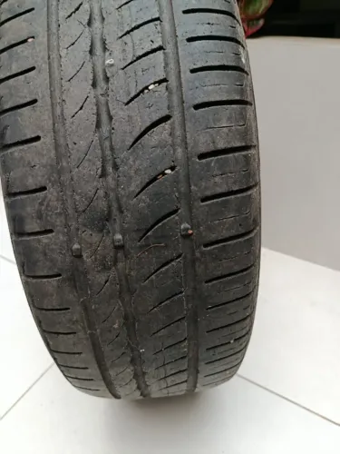Pneu Pirelle Cinturado P1 ( 195 / 55 / R15 / 85V ) - Excelente e pronto para rodagem