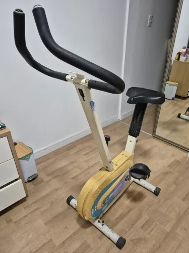 Bicicleta ergometrica retro magnética