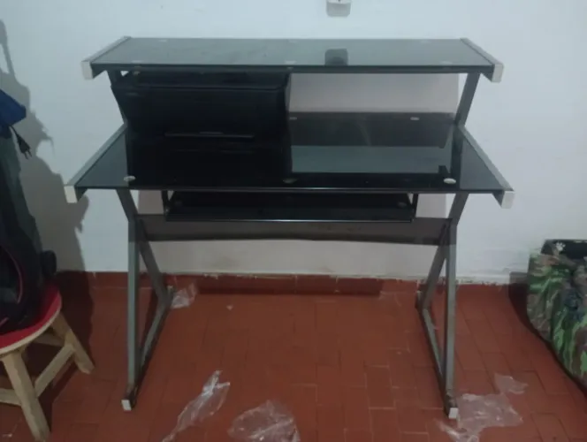 Mesa de vidro para computador 