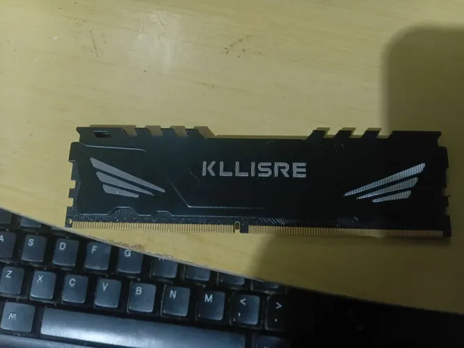 8Gb DDR4 3200Mhz RAM para Desktop/PC usada por 2 meses em perfeito estado