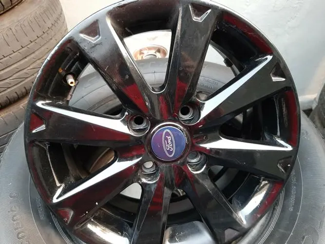 Roda aro 15 Ford New Fiesta Preta brilhante originais 4X108 jogo