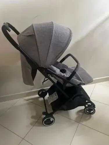 Carrinho de bebê dobrável importado