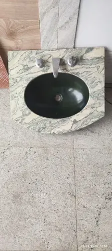 Lavatório em granito importado.