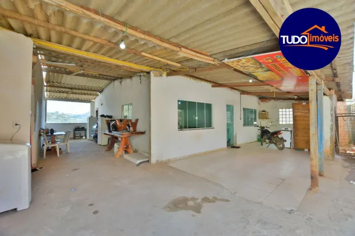 CASA AMPLA 3 QUARTOS, SUÍTE, EM CONDOMÍNIO FECHADO, ÓTIMA LOCALIAZAÇÃO, TROCA POR RIACHO F