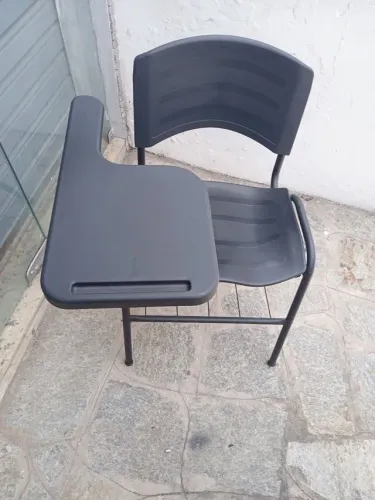 Cadeira escolar em polipropileno