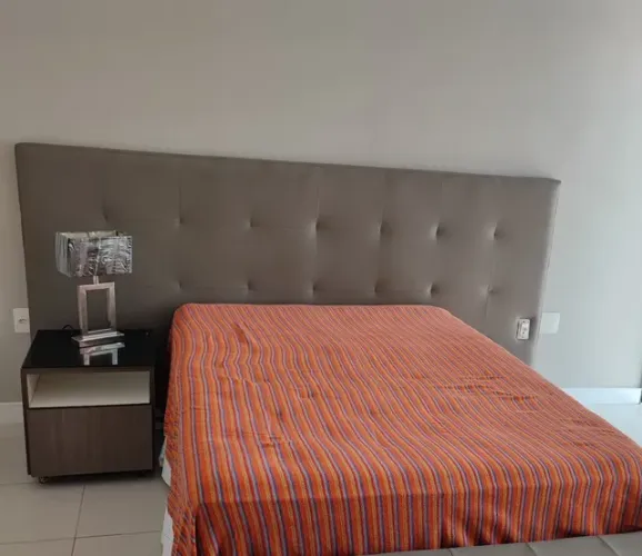 Cabeceira 2,61m x 1,21m em Corano Cinza