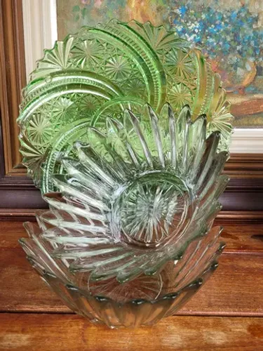 Duas tigelas de vidro fume bordas trabalhadas antigas