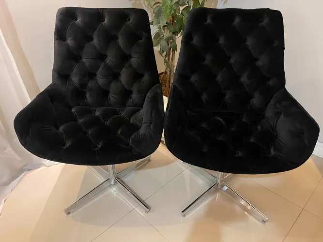 KIT POLTRONAS/CADEIRAS CAPITONÊ, COM MESA