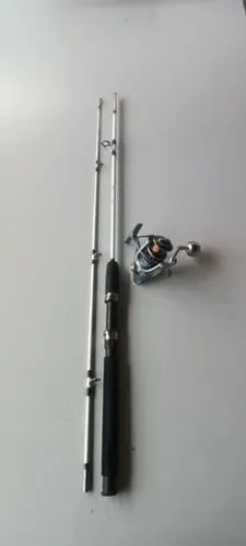 Vara de pesca com molinete