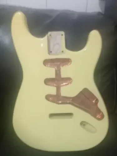 Corpo de Guitarra Stratocaster Fender Creme em Cedro Rosa