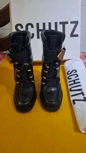 Bota Schutz Tratorada Couro Preta