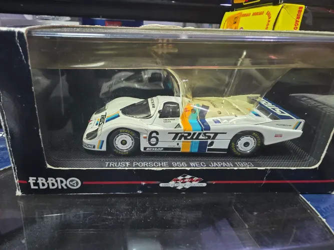 Miniatura 1:43 porsche 956 japan ebbro abre motor
