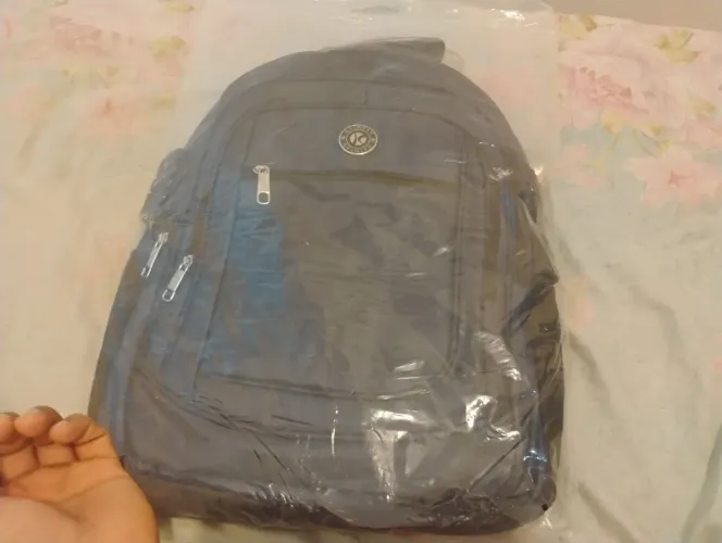 Mochila   com segredo Azul Escura Nova, ideal para trabalho ou viagem.
