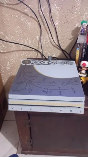 Playstation 4 pro edição do god of war