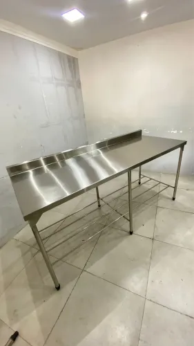 Mesa de 1.90x70 com espelho 