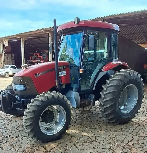 TRATOR AGRÍCOLA