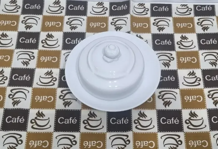 Manteigueira de porcelana da Linha Pomerode da Porcelana Schmidt
