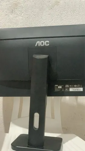 Monitor AOC 22" FHD VA C/BASE Ajustável e HUB USB 22P2UM