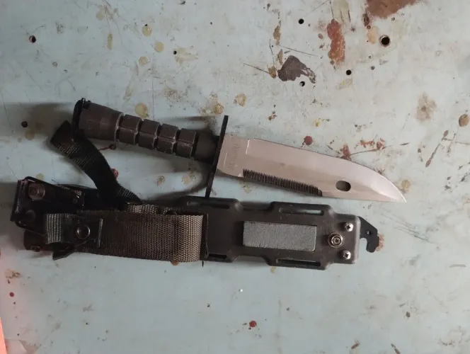 Faca de caça e sobrevivência. 200 reais 