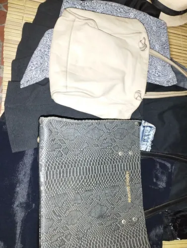 Bolsa Bege  e preta de couro ligitimo lindas com Design Moderno 55, cada, Ac trocas 